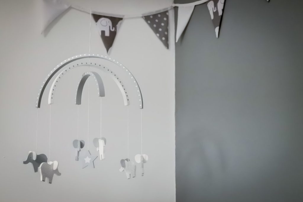 Muurstickers babykamer: rustgevende ontwerpen